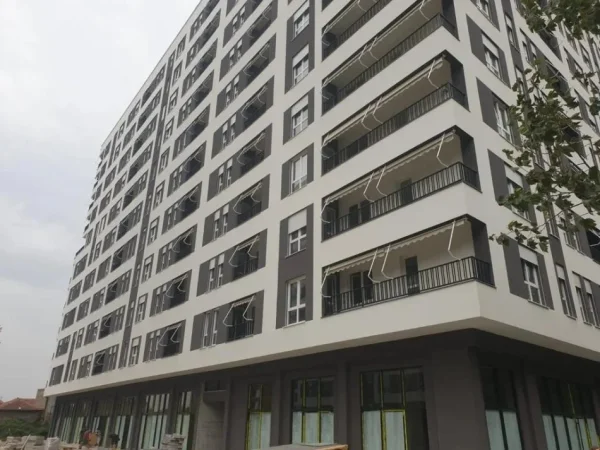 Tirane, shitet apartament 2+1+Ballkon Kati 2, 164.700 € (Rruga 5 Maji)