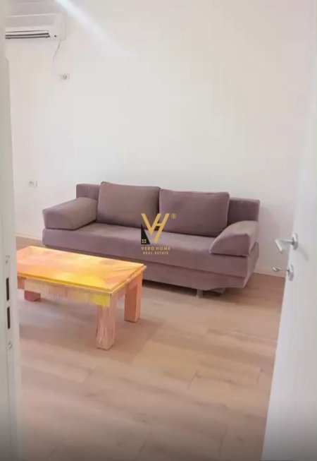 Tirane, jepet me qera apartament 1+1+Ballkon Kati 4, 52 m² 450 € (RRUGES KAVAJES)