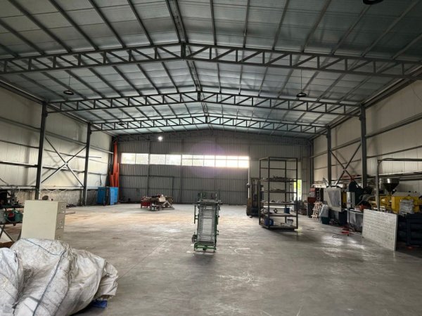Tirane, jepet me qera magazine Kati 0, 600 m² 2.400 € (Kamez)