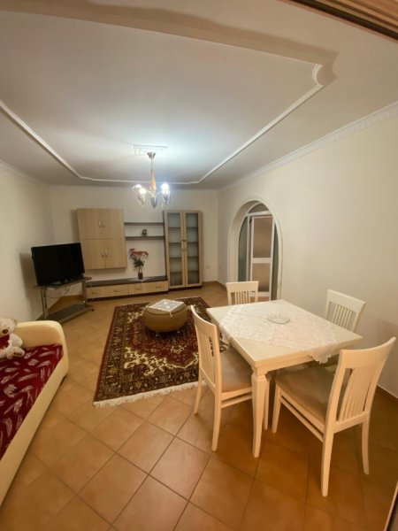 Tirane, jepet me qera apartament 2+1+Ballkon Kati 3, 130 m² 600 € (Stadiumi Dinamo)