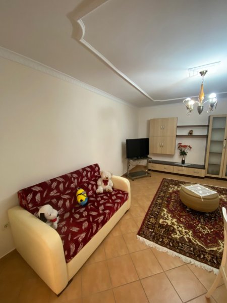 Tirane, jepet me qera apartament 2+1+Ballkon Kati 3, 130 m² 600 € (Stadiumi Dinamo)