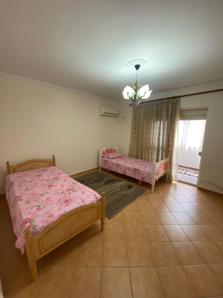 Tirane, jepet me qera apartament 2+1+Ballkon Kati 3, 130 m² 600 € (Stadiumi Dinamo)