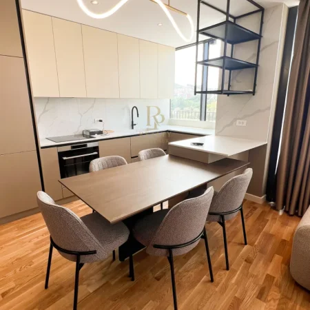 Tirane, jepet me qera apartament 3+1+Ballkon Kati 6, 124 m² 2.500 € (Liqeni Artificial)