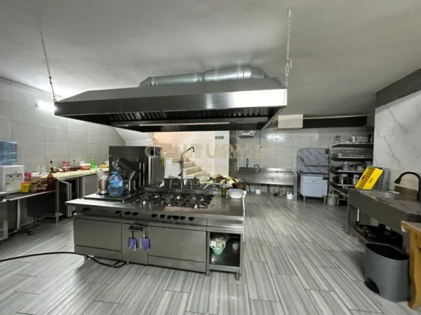 Durres, shitet ambjent biznesi Kati 5, 3.000 m² 3.500.000 € (mali i robit)