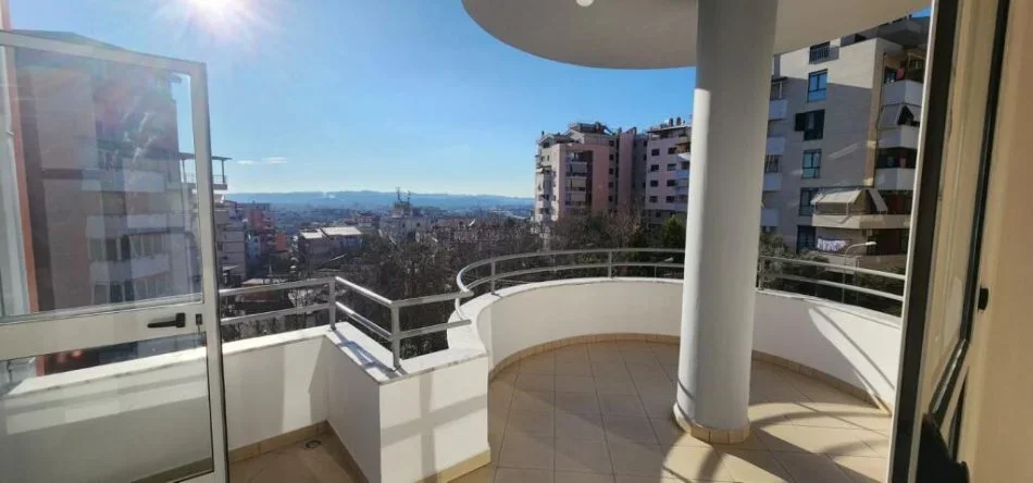 Tirane, shitet apartament 1+1 Kati 4, 84.000 € (Fresku)