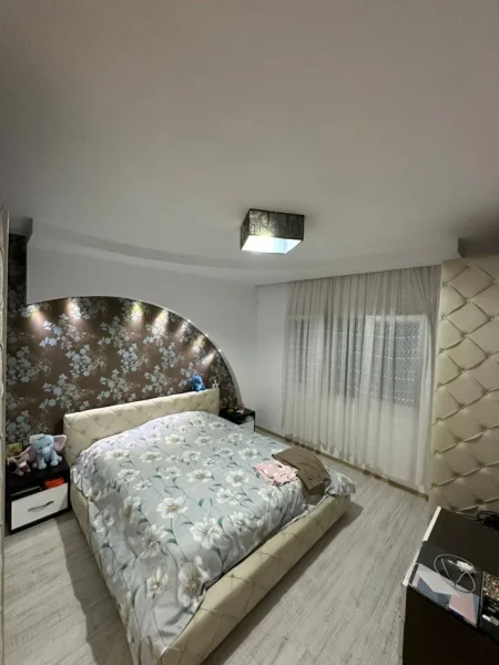 Tirane, jepet me qera apartament 2+1 Kati 7, 102 m² 550 € (Yzberisht)