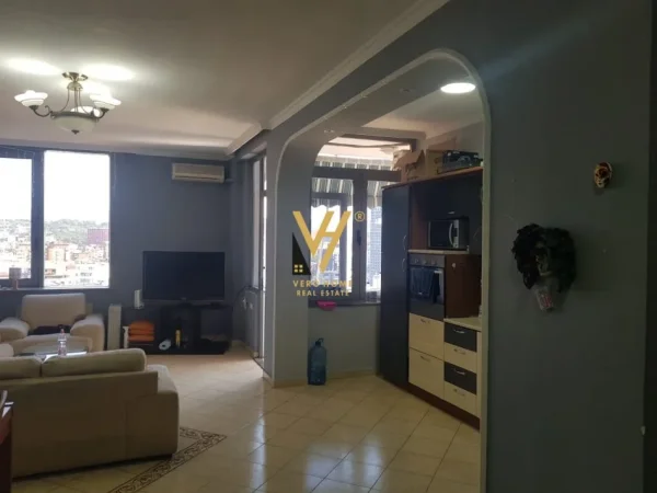 Tirane, jepet me qera apartament 3+1+Ballkon Kati 10, 108 m² 1.100 € (RRUGA XHORXH BUSH)