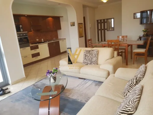 Tirane, jepet me qera apartament 3+1+Ballkon Kati 10, 108 m² 1.100 € (RRUGA XHORXH BUSH)