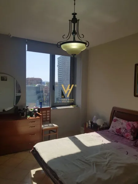 Tirane, jepet me qera apartament 3+1+Ballkon Kati 10, 108 m² 1.100 € (RRUGA XHORXH BUSH)