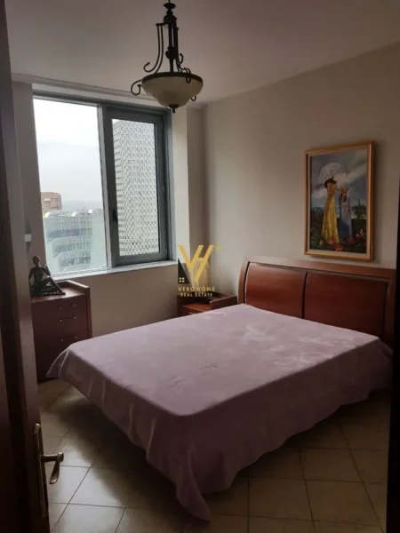 Tirane, jepet me qera apartament 3+1+Ballkon Kati 10, 108 m² 1.100 € (RRUGA XHORXH BUSH)