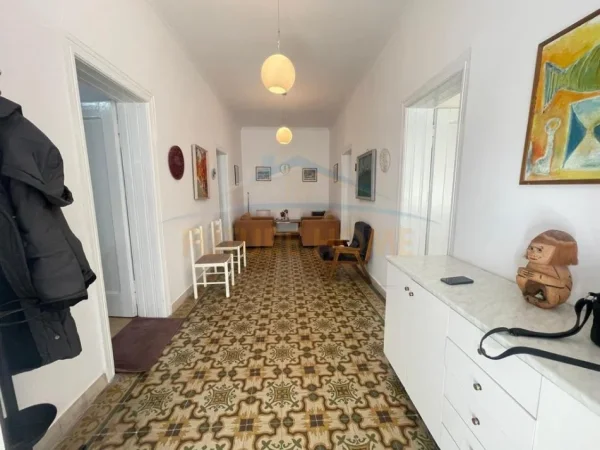 Tirane, jepet me qera apartament 3+1 Kati 0, 108 m² 800 € (Myslym Shyri)