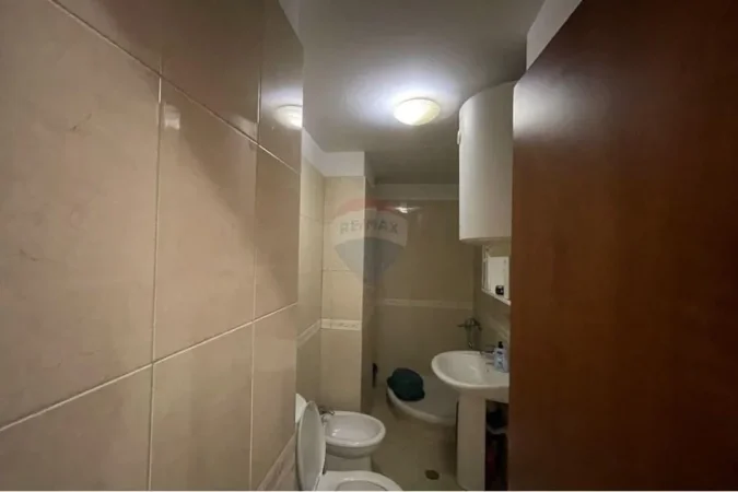 Tirane, jepet me qera apartament 2+1 , 90 m² 450 € (Astir)