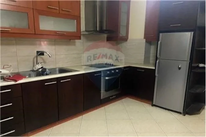 Tirane, jepet me qera apartament 2+1 , 90 m² 400 € (Astir)