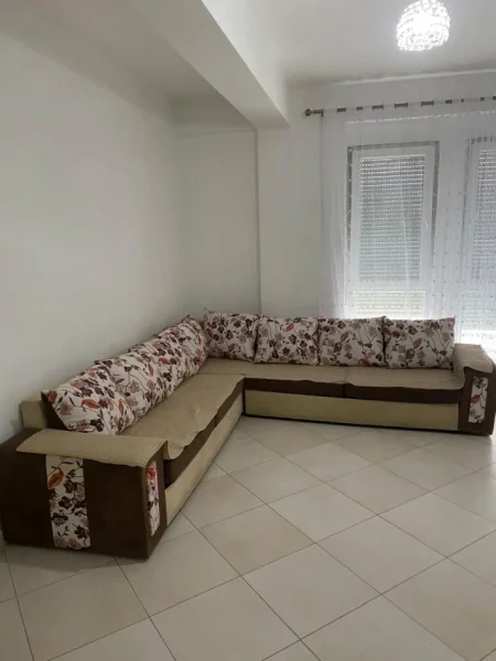 Tirane, jepet me qera apartament 2+1 Kati 3, 85 m² 400 € ( Jepet me Qera Super Apartament 2+1+2 Tualete në 5 Maji!)