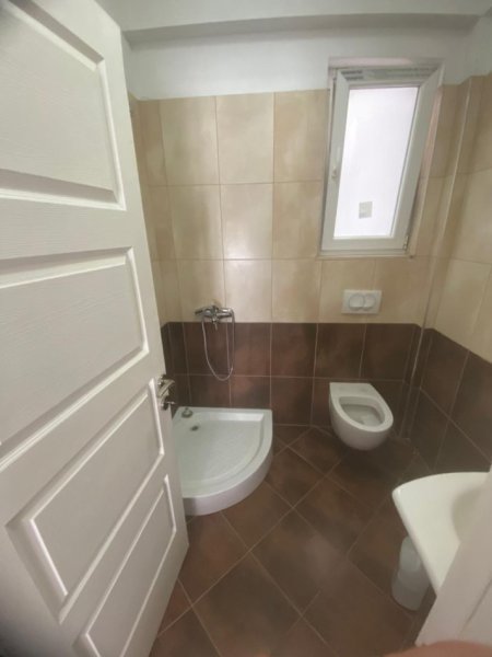 Tirane, jepet me qera apartament 2+1 Kati 3, 85 m² 400 € ( Jepet me Qera Super Apartament 2+1+2 Tualete në 5 Maji!)