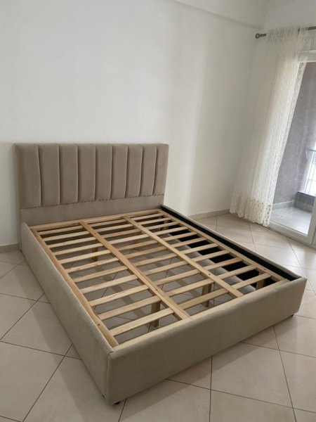 Tirane, jepet me qera apartament 2+1 Kati 3, 85 m² 400 € ( Jepet me Qera Super Apartament 2+1+2 Tualete në 5 Maji!)