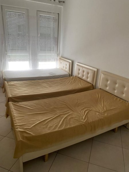 Tirane, jepet me qera apartament 2+1 Kati 3, 85 m² 400 € ( Jepet me Qera Super Apartament 2+1+2 Tualete në 5 Maji!)
