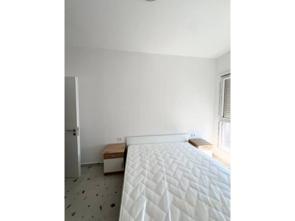 Tirane, jepet me qera apartament 1+1 Kati 3, 65 m² 500 € (“5 Maji”)