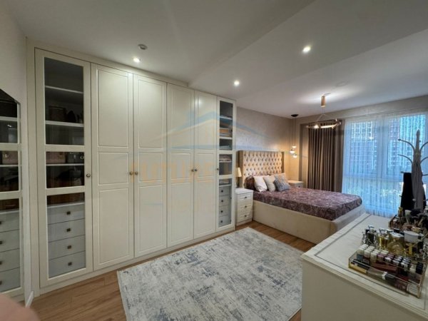 Tirane, shitet apartament 3+1+Ballkon Kati 4, 118 m² 300.000 € (Fusha e Aviacionit)