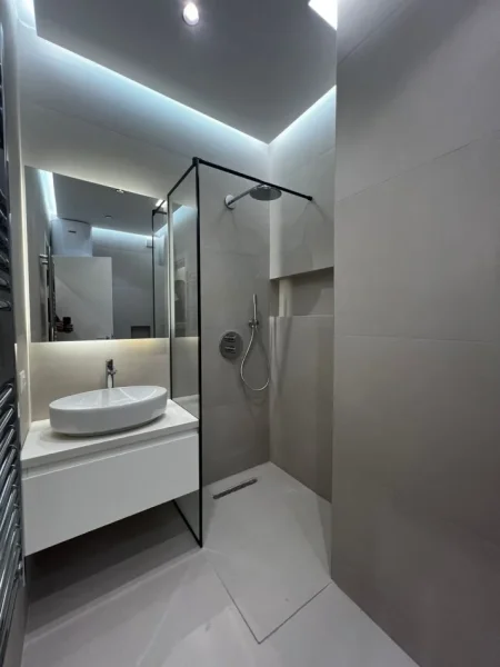 Tirane, shitet apartament 2+1+Ballkon , 107 m² 305.000 € (pazari i ri)