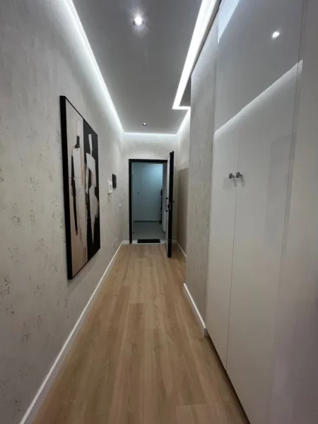 Tirane, shitet apartament 2+1+Ballkon , 107 m² 305.000 € (pazari i ri)