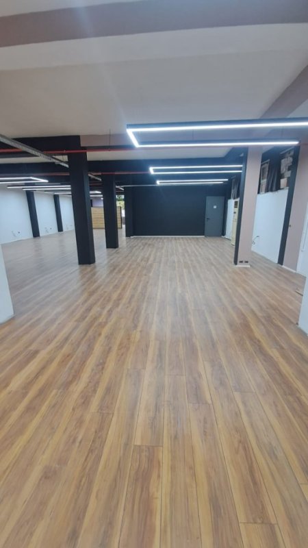 Tirane, jepet me qera ambjent biznesi , 300 m² 2.500 € (Prane 21 Dhjetorit)