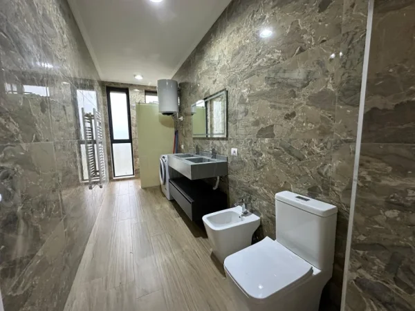 Tirane, shitet apartament 2+1 Kati 3, 124 m² 250.000 € 