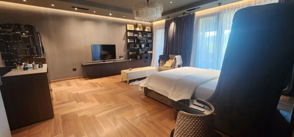 Tirane, shitet apartament 3+1+Aneks+Ballkon , 340 m² (prane Teg)