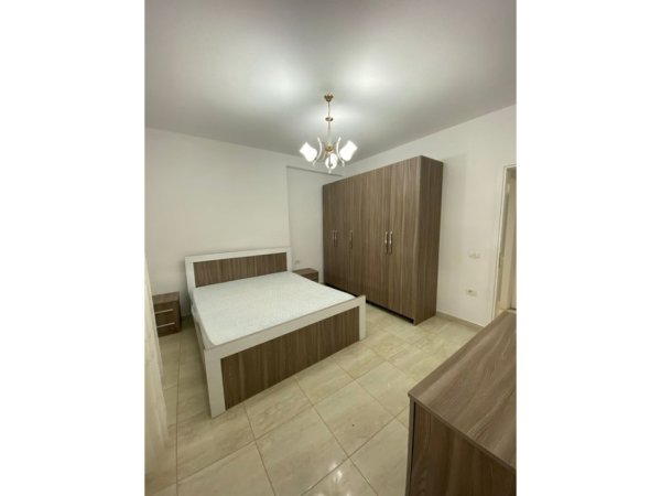 Tirane, jepet me qera apartament 2+1 Kati 2, 80 m² 650 € (KOMUNA E PARISIT)