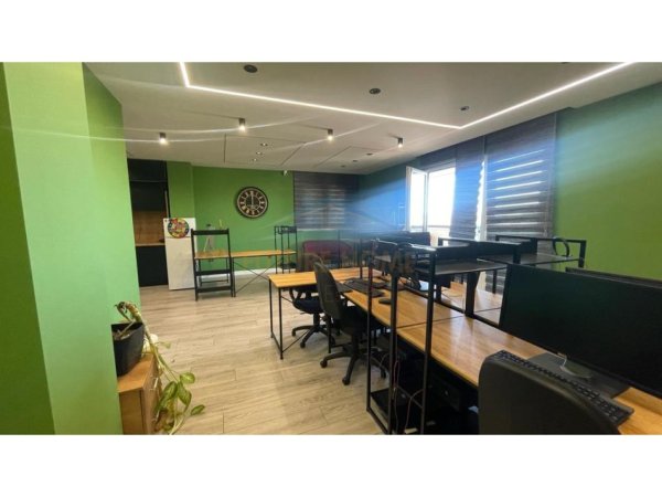 Tirane, jepet me qera ambjent biznesi Kati 7, 180 m² 1.300 € (Ish Profarma, Xhamllik)