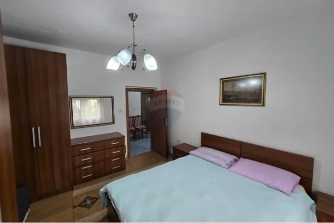 Tirane, jepet me qera apartament 2+1 , 90 m² 500 € (Rruga e kavajes)
