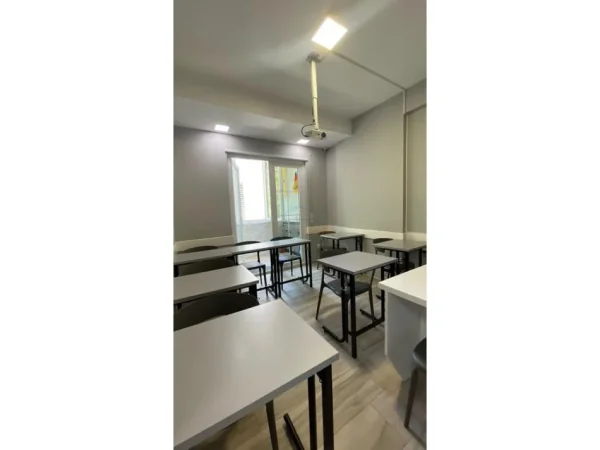 Tirane, jepet me qera Ambient Biznesi, Kati 1, 103 m² 1.500 € (Brryli, perball Maternitetit te Ri)