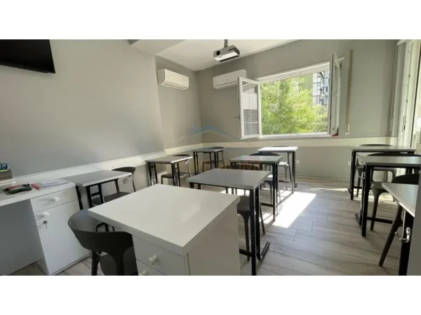 Tirane, jepet me qera Ambient Biznesi, Kati 1, 103 m² 1.500 € (Brryli, perball Maternitetit te Ri)