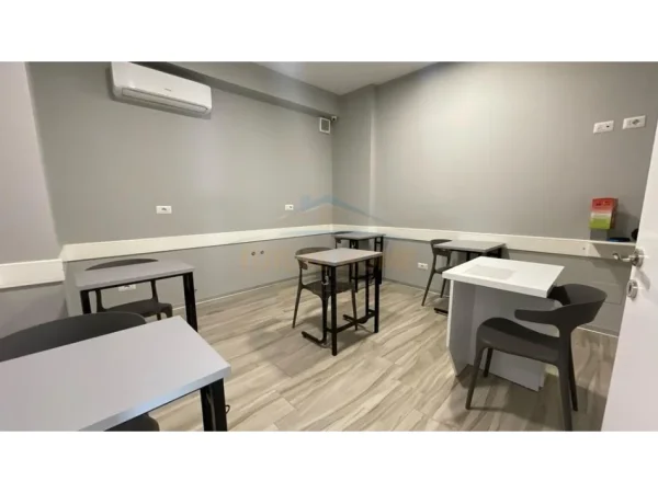 Tirane, jepet me qera Ambient Biznesi, Kati 1, 103 m² 1.500 € (Brryli, perball Maternitetit te Ri)