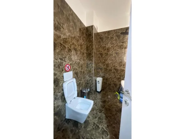 Tirane, jepet me qera Ambient Biznesi, Kati 1, 103 m² 1.500 € (Brryli, perball Maternitetit te Ri)
