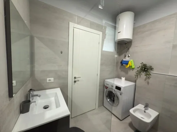 Tirane, shitet apartament 2+1+Ballkon Kati 3, 92 m² 230.000 € (Liqeni i Thate)