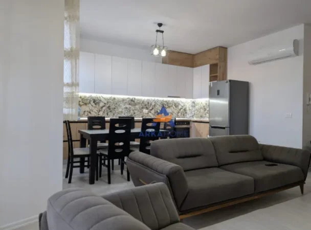 Tirane, jepet me qera apartament 2+1+Ballkon Kati 2, 96 m² 650 € (River Residence Unaza e Re)