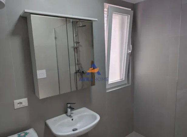 Tirane, jepet me qera apartament 2+1+Ballkon Kati 2, 96 m² 650 € (River Residence Unaza e Re)