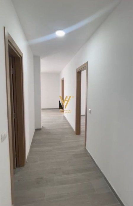 Tirane, jepet me qera apartament 3+1+Ballkon Kati 3, 117 m² 450 € (5 MAJI)
