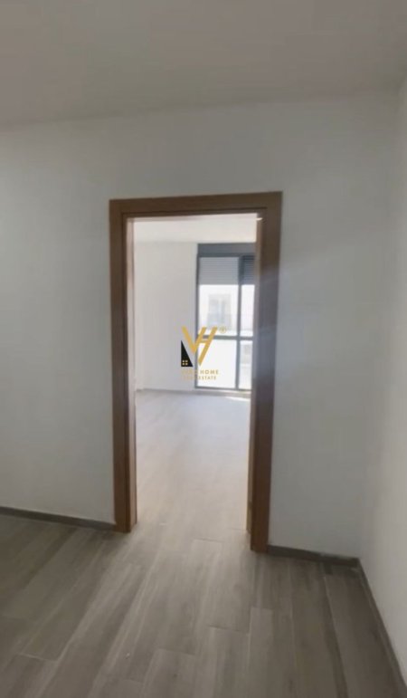 Tirane, jepet me qera apartament 3+1+Ballkon Kati 3, 117 m² 450 € (5 MAJI)