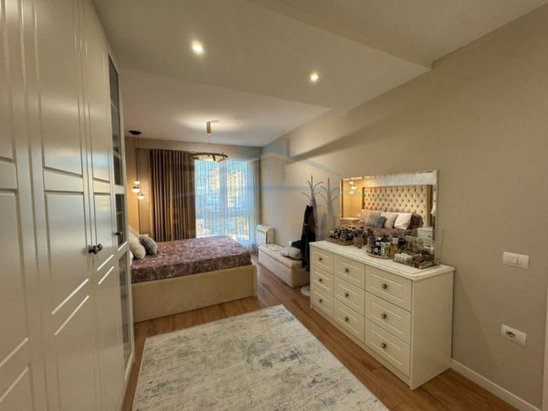 Tirane, shitet apartament 3+1+Ballkon Kati 4, 130 m² 300.000 € (FUSHA E AVIACIONIT)