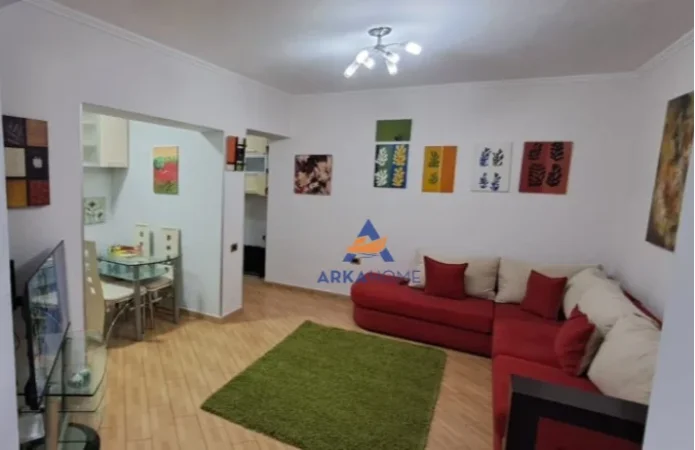 Tirane, jepet me qera garsonier 1+1+Aneks Kati 4, 55 m² 500 € (Prane Liceut Artistik)