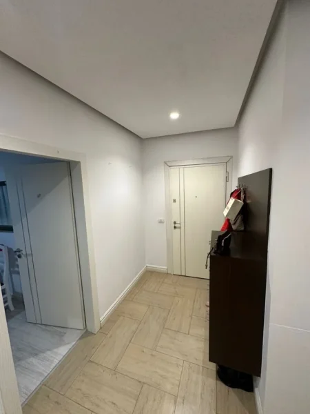 Tirane, jepet me qera apartament 2+1 , 102 m² 550 € (Yzberisht)