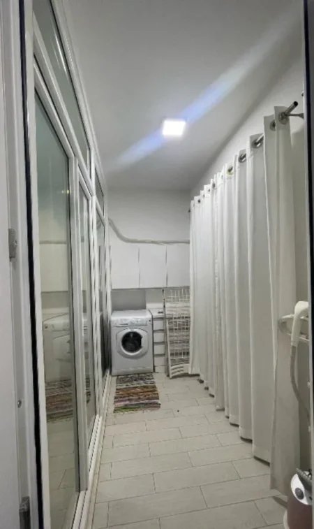 Tirane, jepet me qera apartament 1+1+Ballkon Kati 2, 60 m² 650 € (Komuna e Parisit)