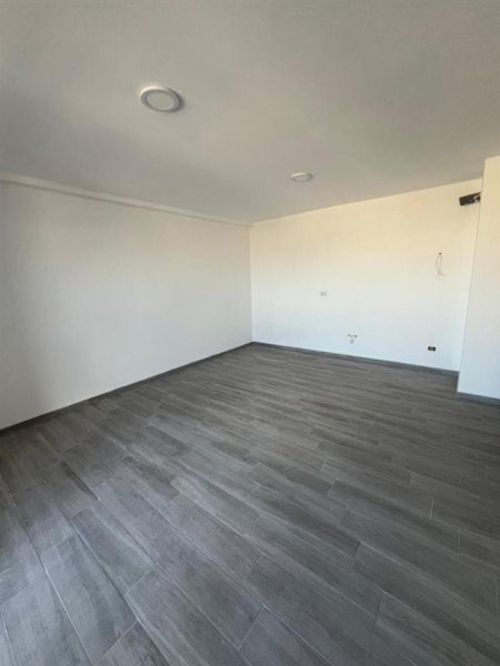 Tirane, jepet me qera apartament 2+1 Kati 5, 95 m² 350 € (5 Maj)