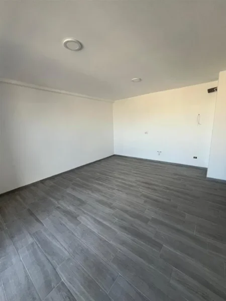 Tirane, jepet me qera apartament 2+1 Kati 5, 95 m² 350 € (5 Maj)