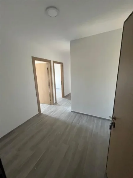 Tirane, jepet me qera apartament 2+1 Kati 5, 95 m² 350 € (5 Maj)