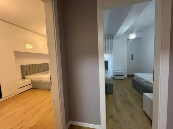 Tirane, jepet me qera apartament 2+1+Ballkon Kati 2, 105 m² 750 € (Kodra e Diellit 2)