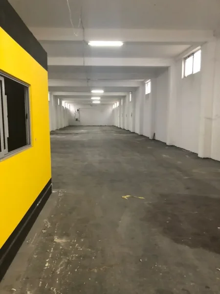 Tirane, jepet me qera magazine Kati 0, 1.000 m² 4.000 € (Autostrada Tirane-Durres)