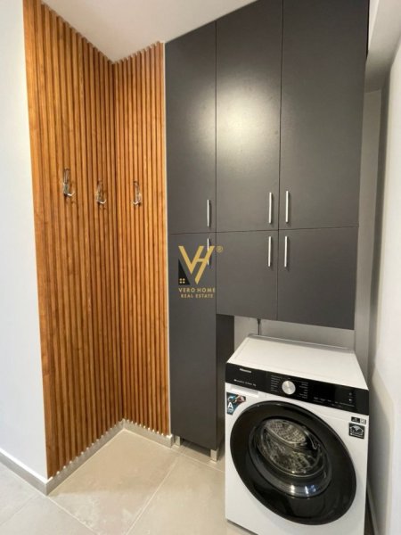 Tirane, jepet me qera apartament 1+1+Ballkon Kati 3, 50 m² 550 € (SHKOLLA E KUQE)